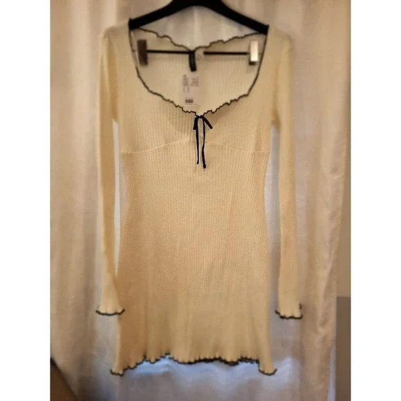 H&M Divided Cream Ribbed Lettuce Edge Long Sleeve Mini Dress NWT Size M - Picture 1 of 7